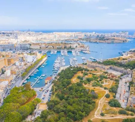 Lejlighed A Lovely 3 Bedroom, 3 Baths In The Centre Of By 360 Estates *