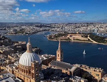 A Lovely 3 Bedroom, 3 Baths In The Centre Of By 360 Estates