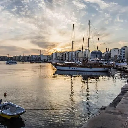 A Lovely 3 Bedroom, 3 Baths In The Centre Of By 360 Estates Lejlighed Gzira