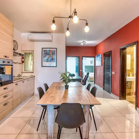 A Lovely 3 Bedroom, 3 Baths In The Centre Of By 360 Estates *