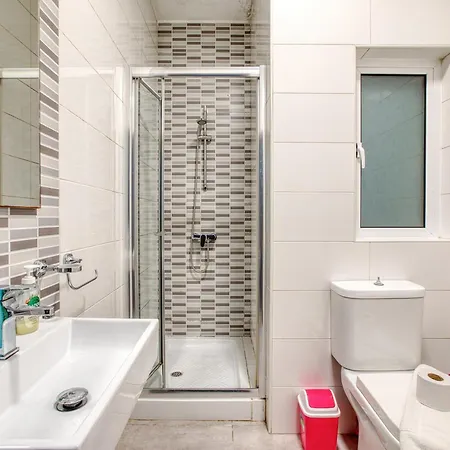 A Lovely 3 Bedroom, 3 Baths In The Centre Of By 360 Estates * Gzira