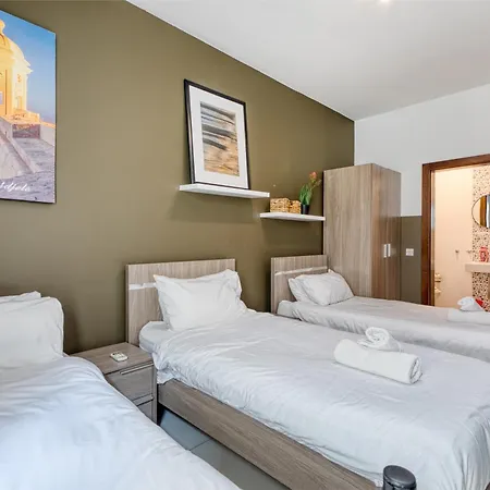 A Lovely 3 Bedroom, 3 Baths In The Centre Of By 360 Estates Apartment Gzira