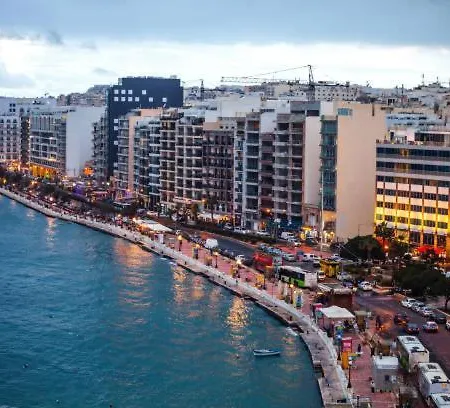شقة A Lovely 3 Bedroom, 3 Baths In The Centre Of By 360 Estates