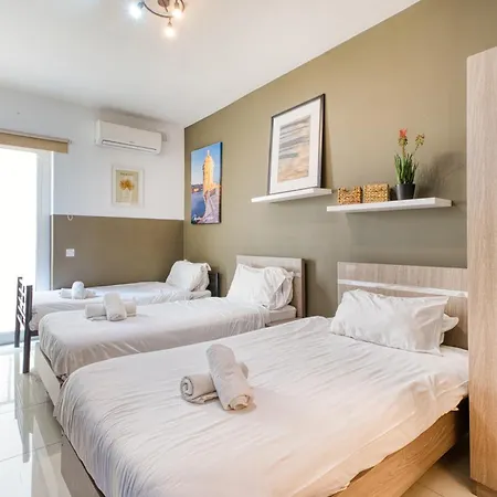 A Lovely 3 Bedroom, 3 Baths In The Centre Of By 360 Estates شقة *