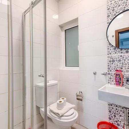 شقة A Lovely 3 Bedroom, 3 Baths In The Centre Of By 360 Estates *